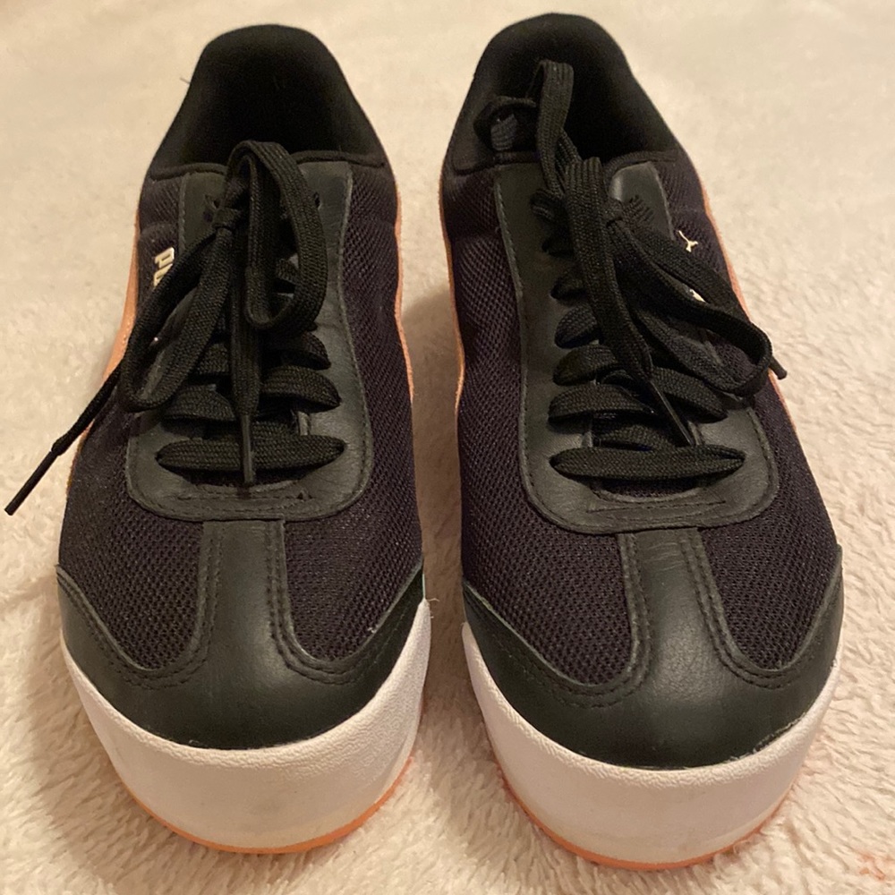Black and pink size 10 pumas (new)
